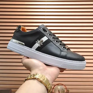 Zapatillas de cuero negro y blanco con suela cup