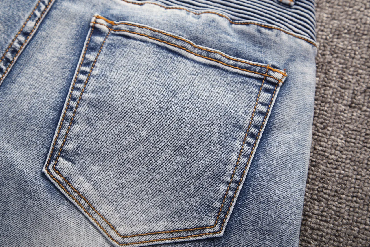 Shorts en denim bleu et noir distressed lavé moyen avec fermeture éclair et poches sur les cuisses 2