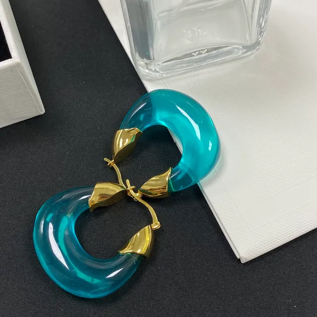 Boucles d'oreilles en résine translucide bleu et or en forme de feuille avec fermoir 3