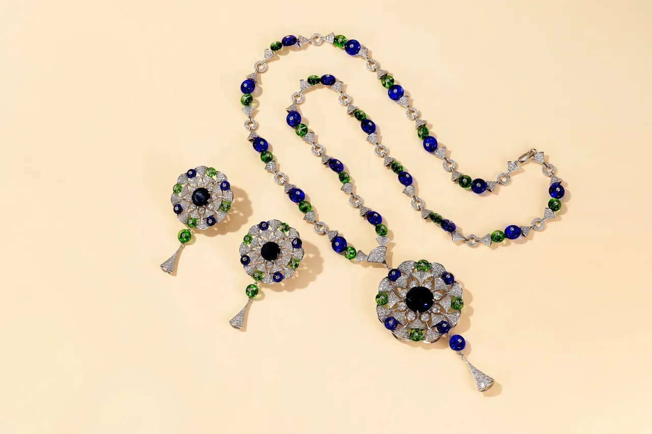 Blue Green Beaded Chain Floral-Inspired Pendant Necklace 7
