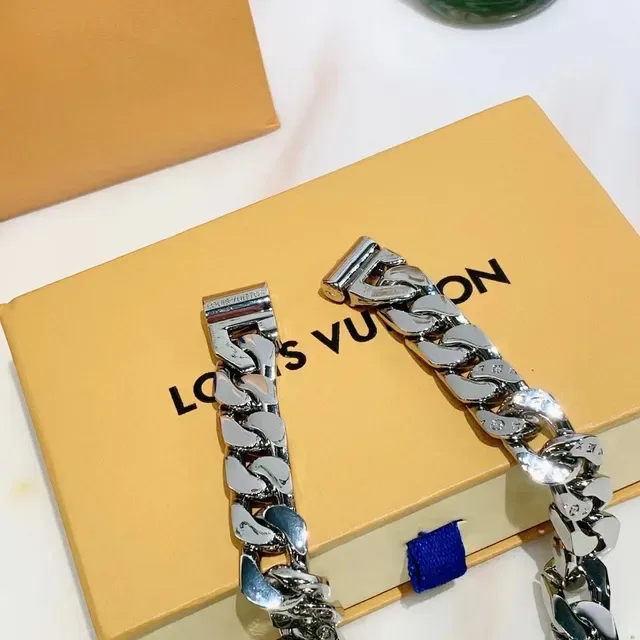 Blue Silver Chunky Curb Chain Lion Head Terminals Necklace 8