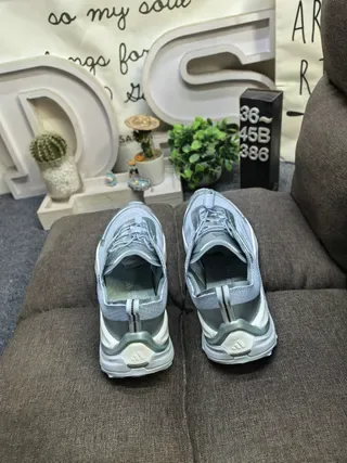 Blue White Knit Upper Sculpted Wave Midsole Sneakers 8