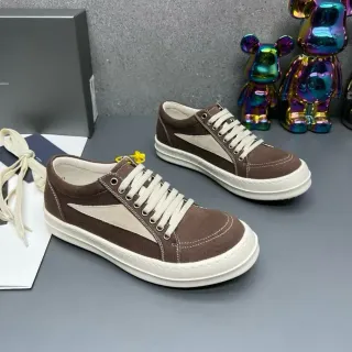أحذية رياضية من القماش البني والبيج low-top للأسلوب الحياة