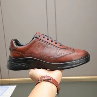 棕色皮革 embossed script Low-Top Lifestyle Sneaker
