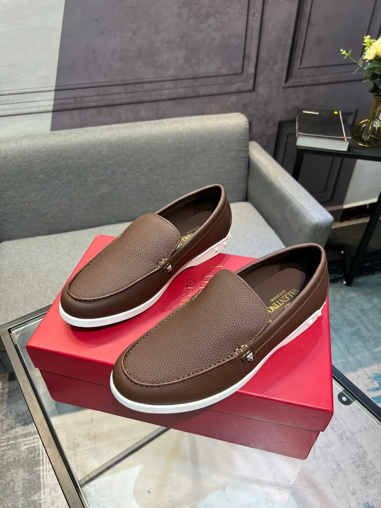 Brown White Pebbled Leather Moc-Toe Stitching Loafer 3