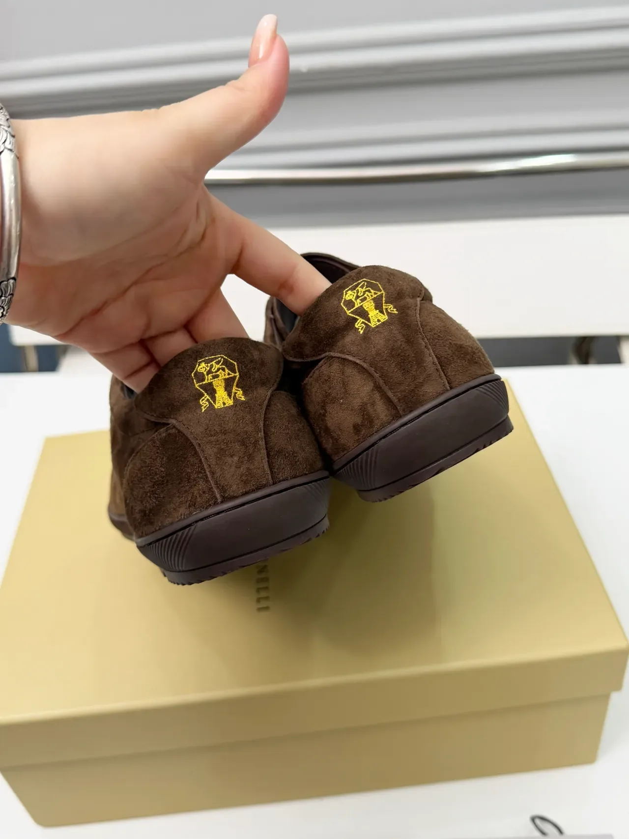 Brunello Cucinelli حذاء كاجوال بني سويدي مربوط 4