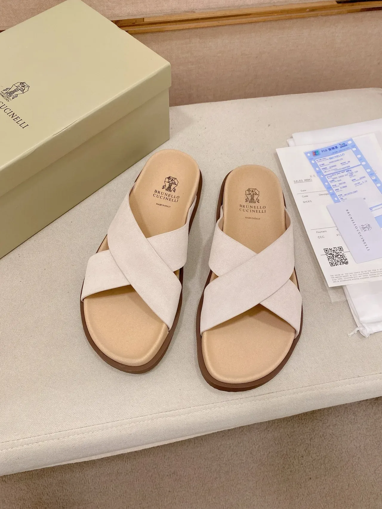 Brunello Cucinelli Sandálias Planas com Tiras Cruzadas Casual 3