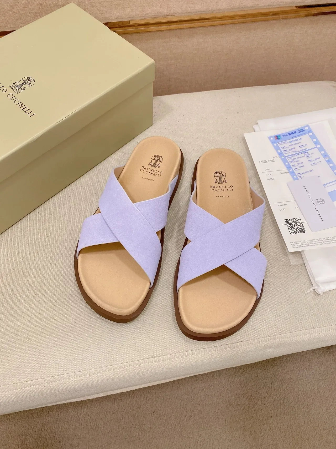 Brunello Cucinelli Sandálias Planas com Tiras Cruzadas Casual 4