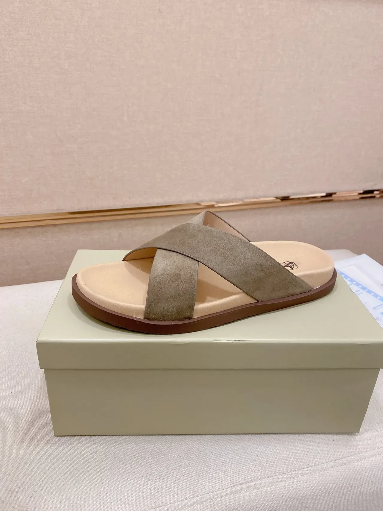 Brunello Cucinelli Sandálias Planas com Tiras Cruzadas Casual 17