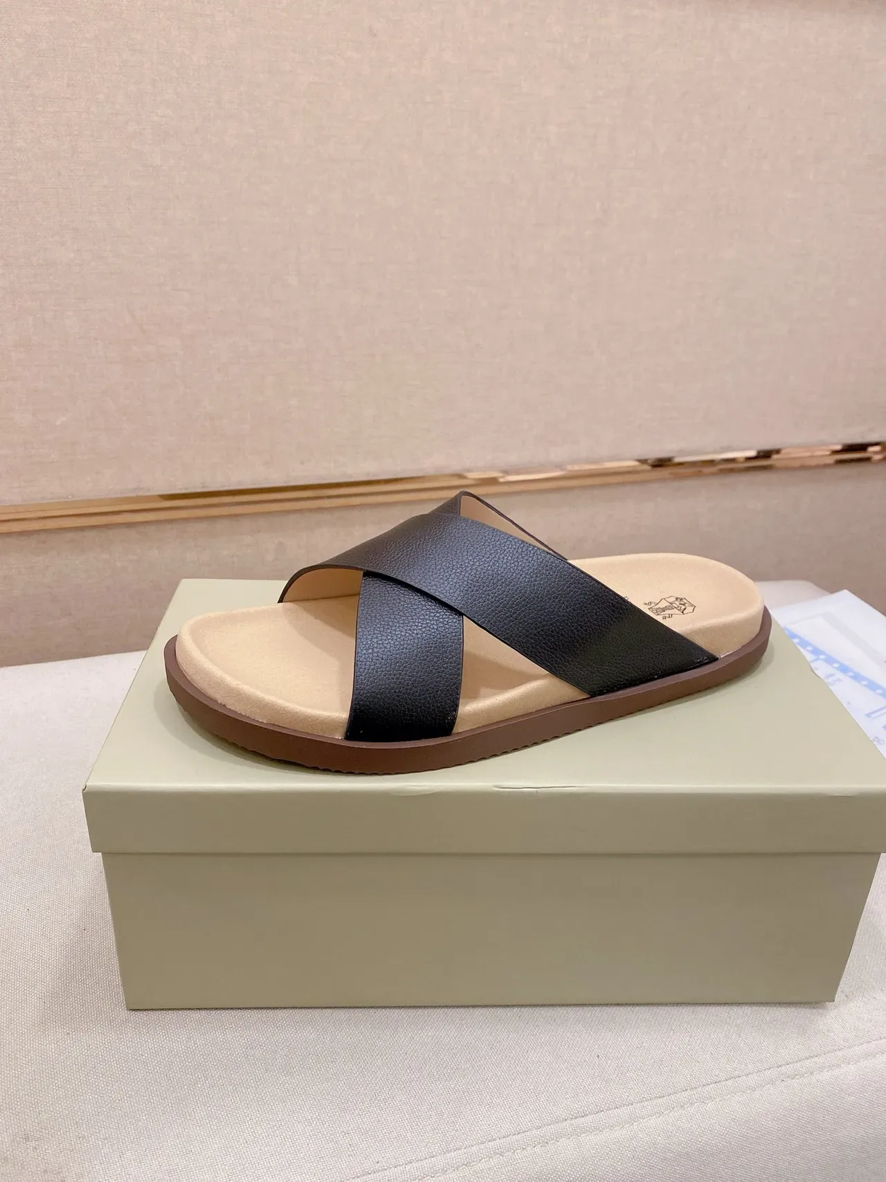 Brunello Cucinelli Sandálias Planas com Tiras Cruzadas Casual 20