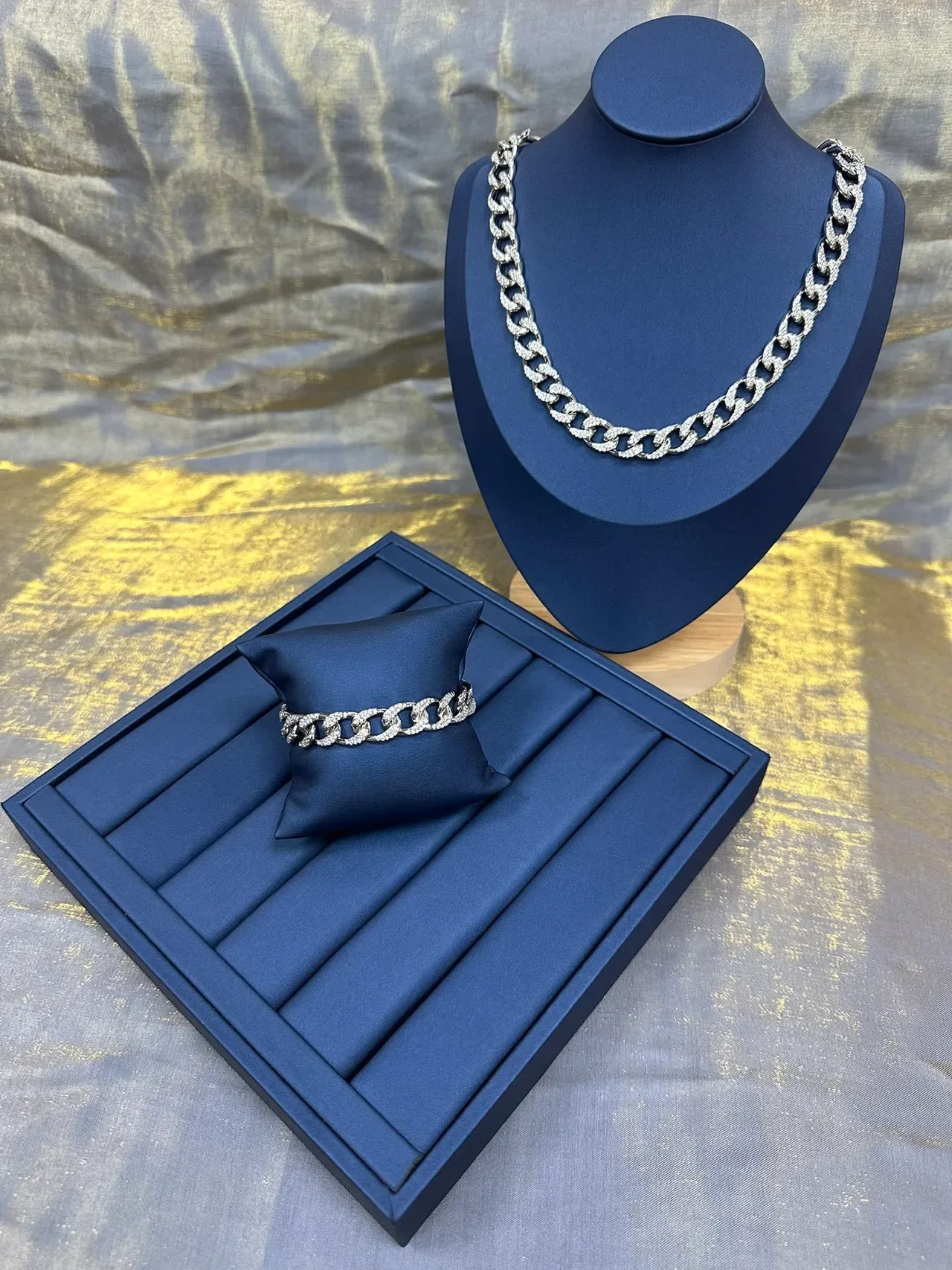 Chunky Curb-Link Pavé Crystal Silver-Tone Necklace 4