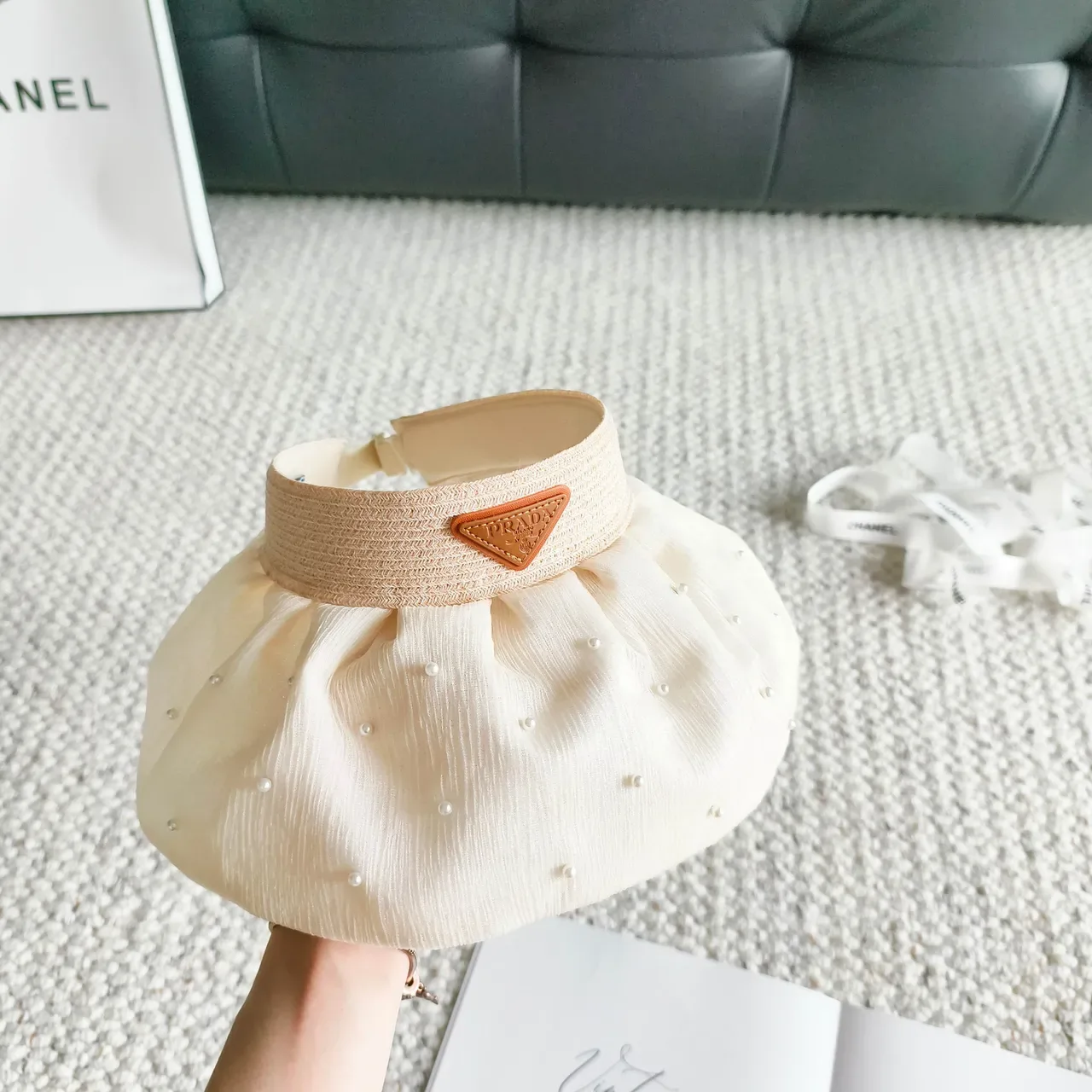 Chapéu Bucket com Viseira Creme Plissado com Pérolas 4