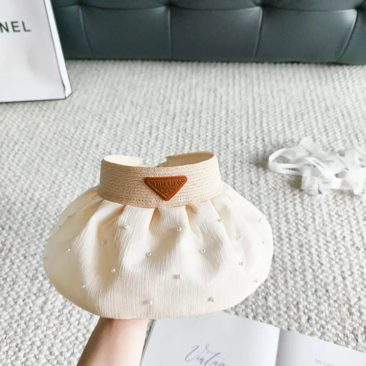 Chapéu Bucket com Viseira Creme Plissado com Pérolas 5