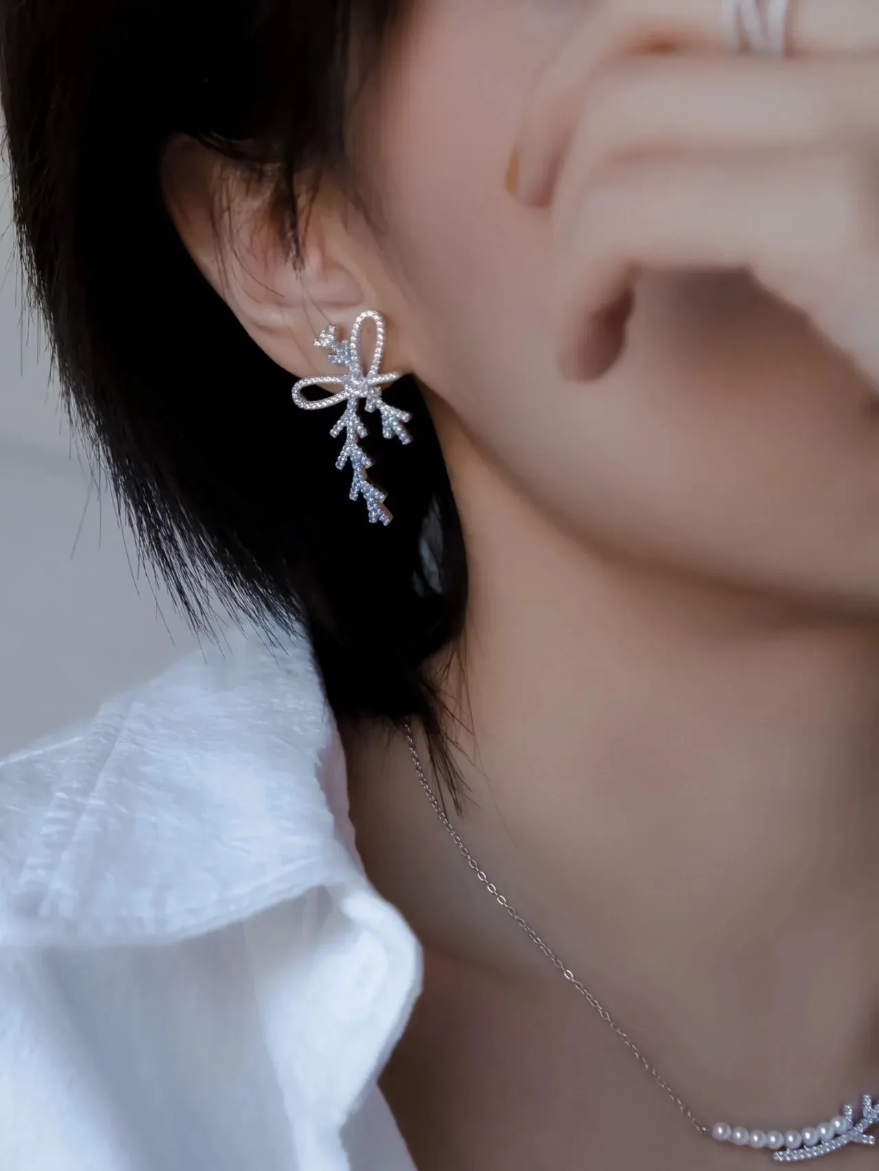 Crystal-Encrusted Bow and Branch Motif Drop Earrings 4