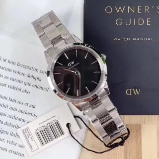 Daniel Wellington क्लासिक ब्लैक डायल स्टेनलेस स्टील क्वार्ट्ज वॉच