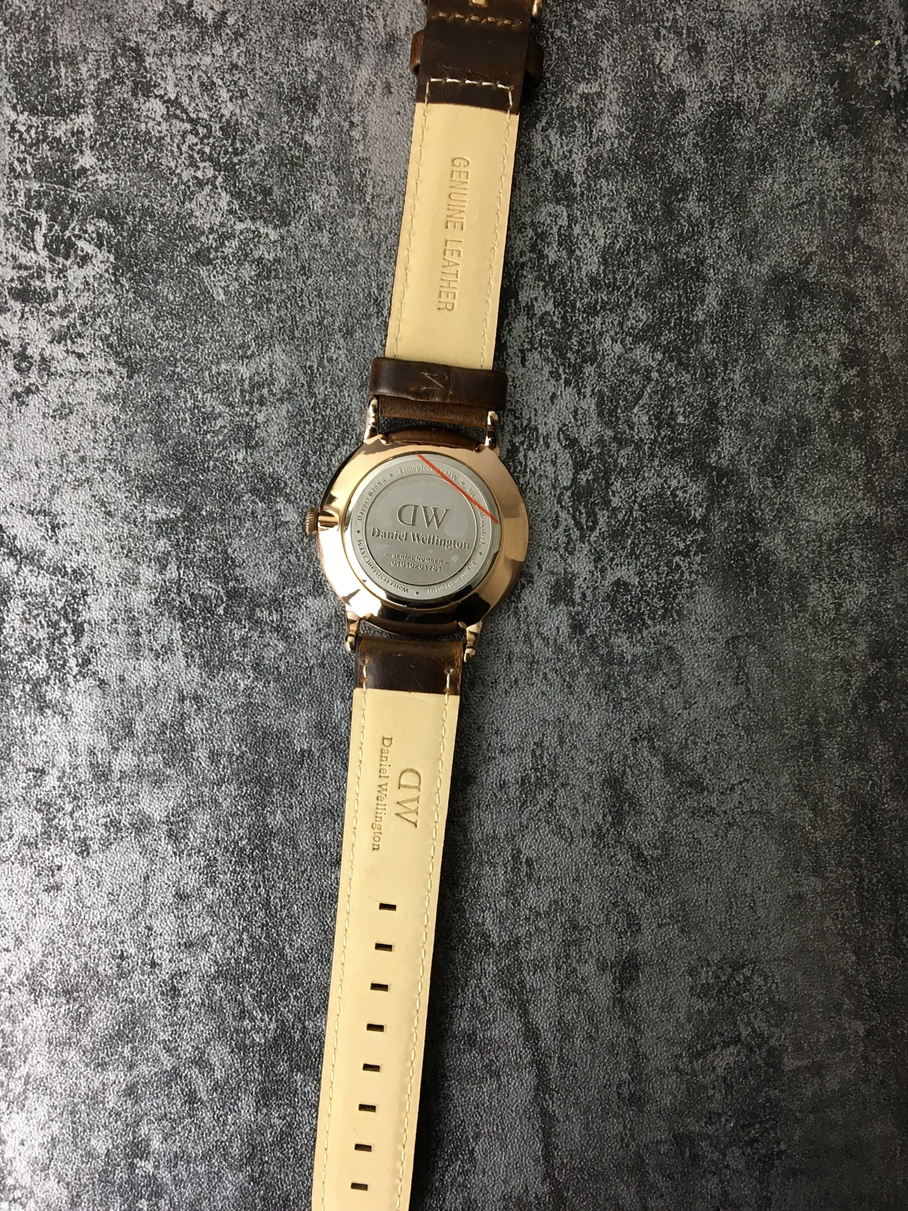 Daniel Wellington Montre Classique Minimaliste avec Bracelet en Cuir Marron et Mouvement Quartz 4