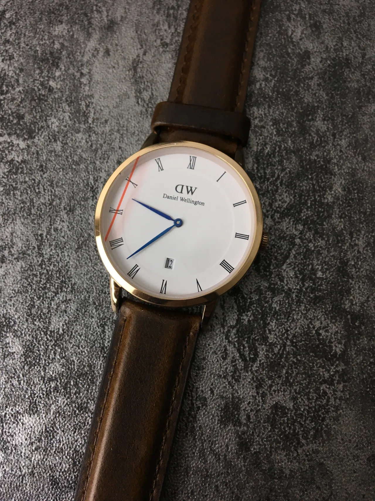 Daniel Wellington Montre Classique Minimaliste avec Bracelet en Cuir Marron et Mouvement Quartz 5