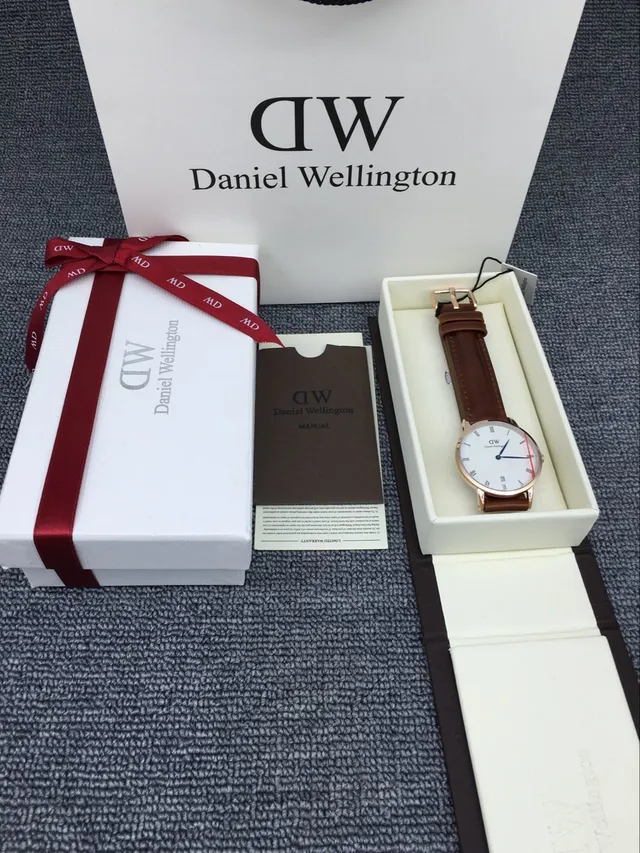 Daniel Wellington Montre Classique Minimaliste avec Bracelet en Cuir Marron et Mouvement Quartz 7