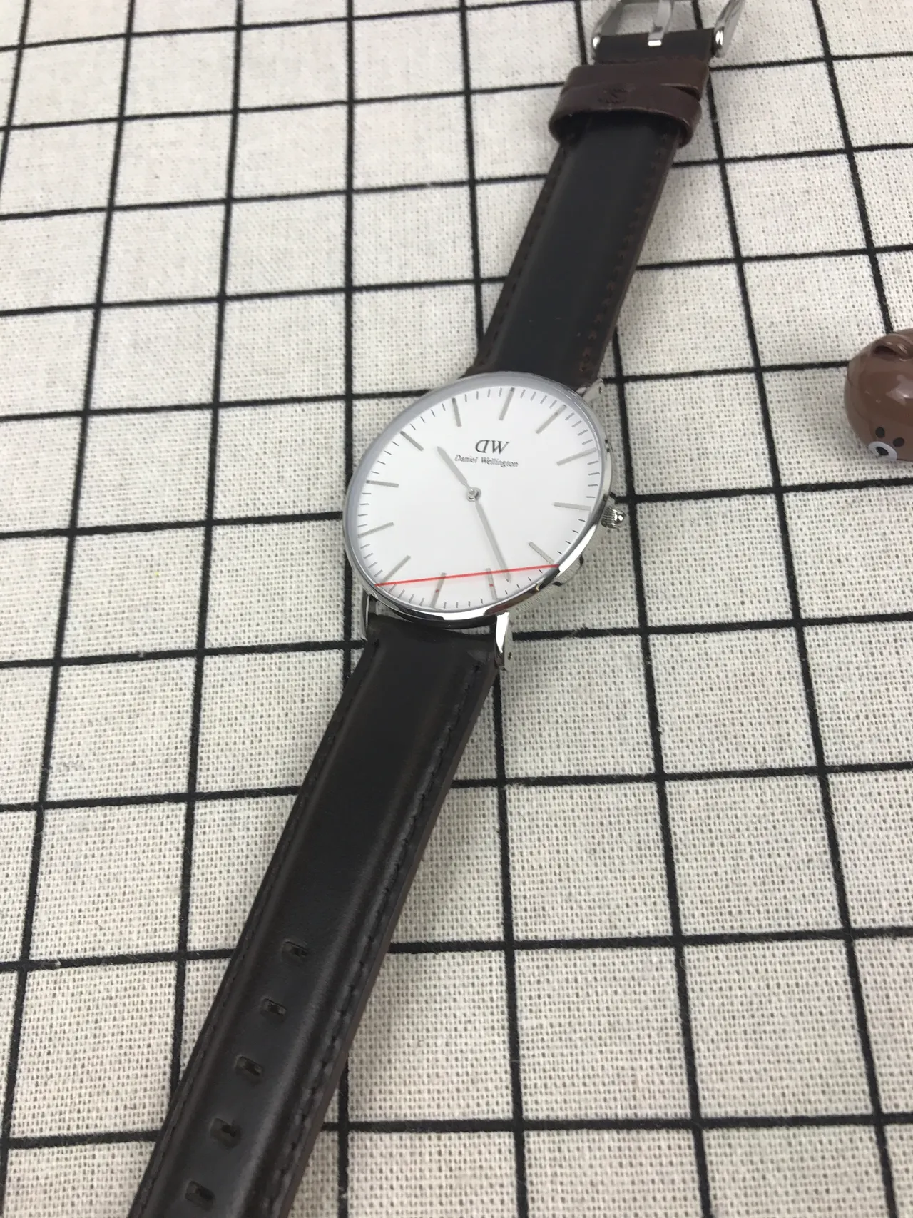 Daniel Wellington 经典极简白色表盘黑色皮革表带石英手表 4