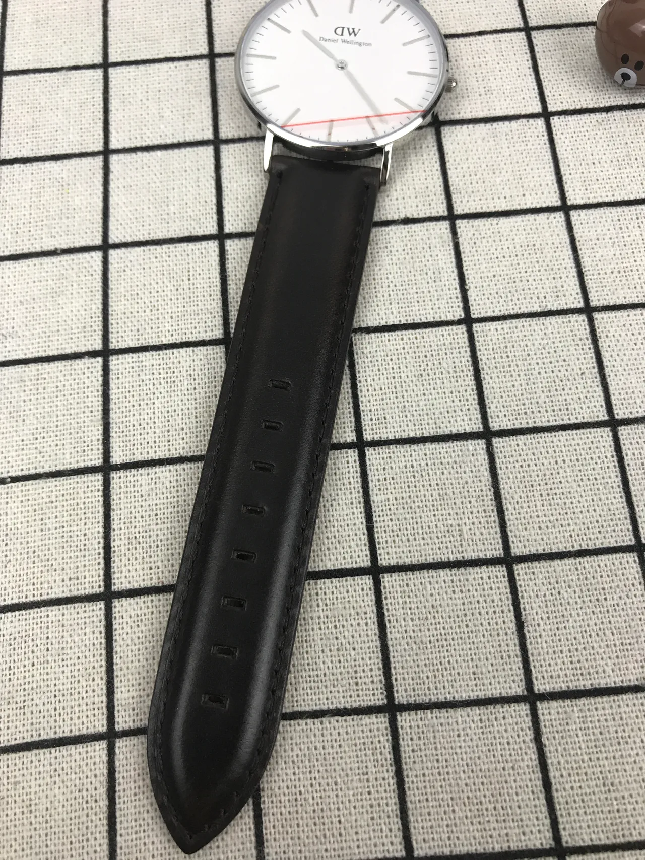Daniel Wellington 经典极简白色表盘黑色皮革表带石英手表 5