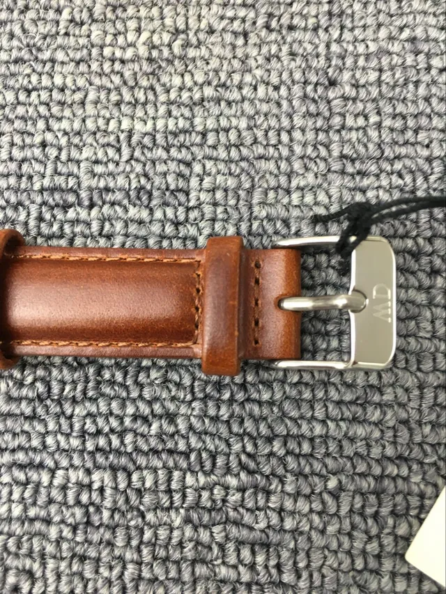 Daniel Wellington क्लासिक पेटाइट लाल क्वार्ट्ज घड़ी 2
