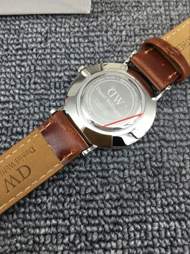 Daniel Wellington क्लासिक पेटाइट लाल क्वार्ट्ज घड़ी 3