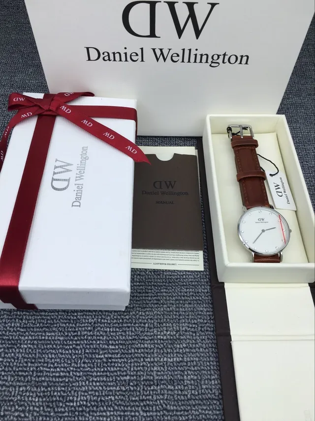 Daniel Wellington क्लासिक पेटाइट लाल क्वार्ट्ज घड़ी 4