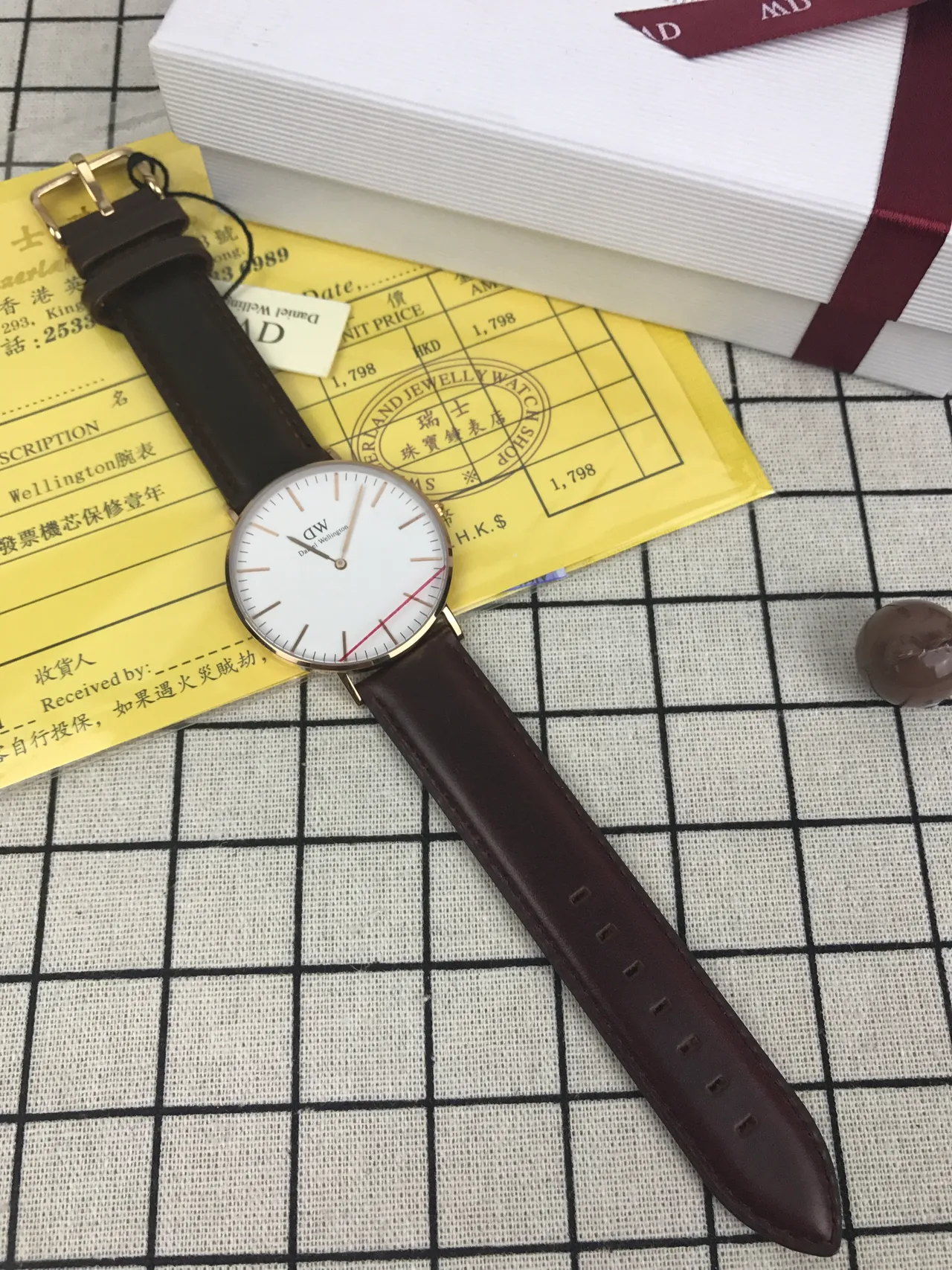 Daniel Wellington Classic Petite Reloj con esfera blanca y correa de cuero marrón de cuarzo 2