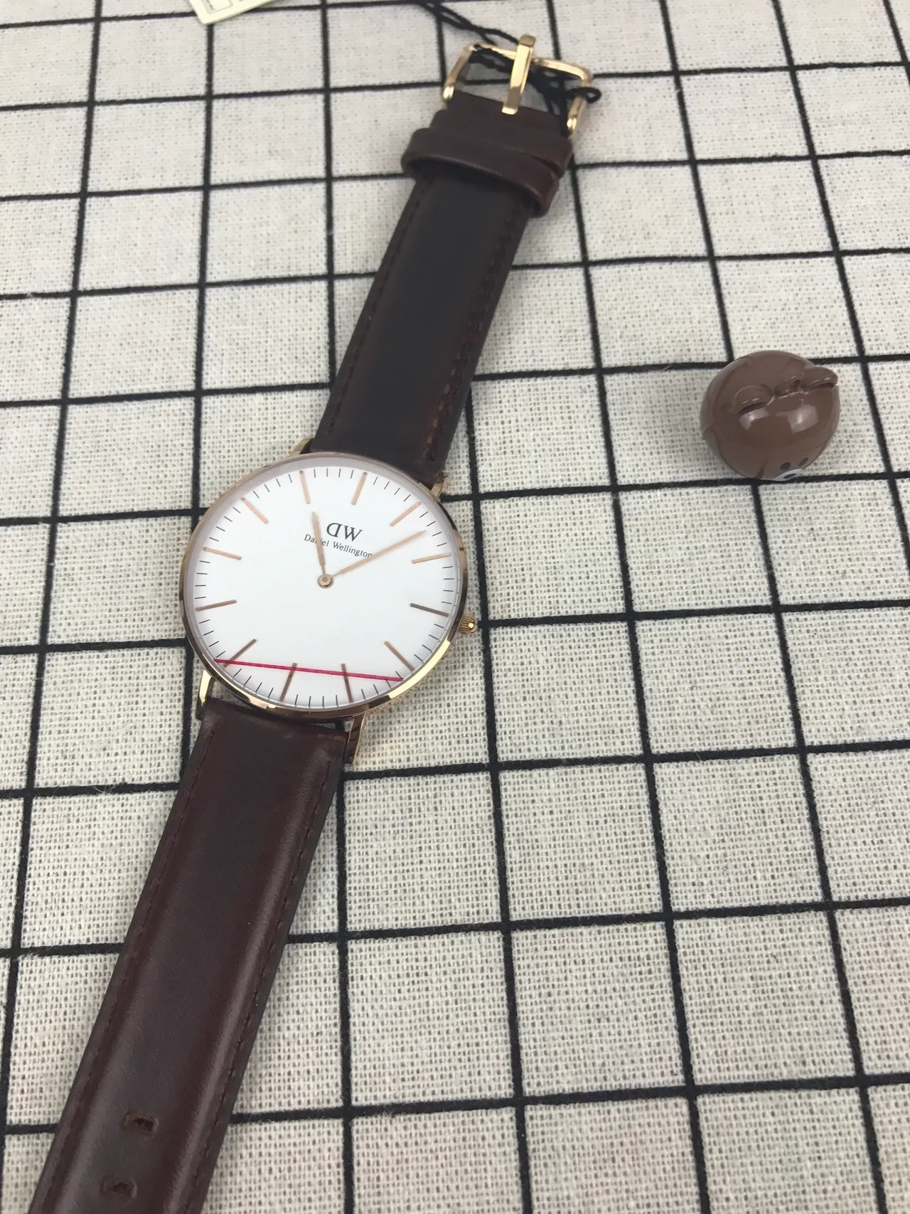 Daniel Wellington Classic Petite Reloj con esfera blanca y correa de cuero marrón de cuarzo 4