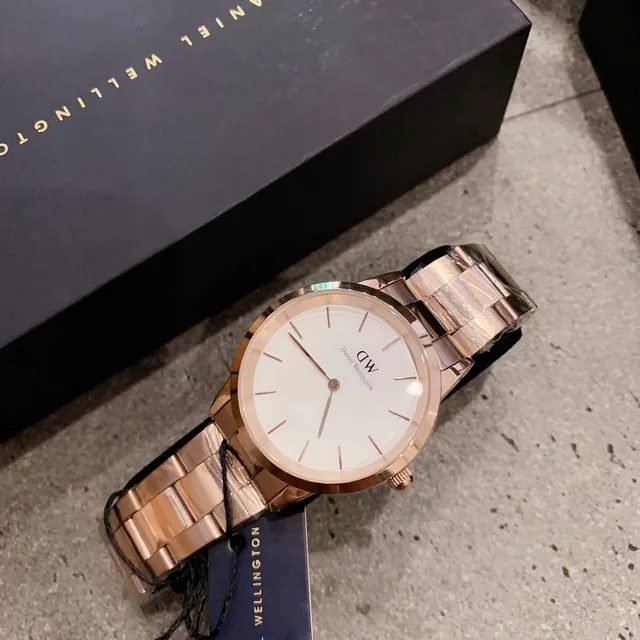 Daniel Wellington 经典玫瑰金色白色表盘石英手表 6