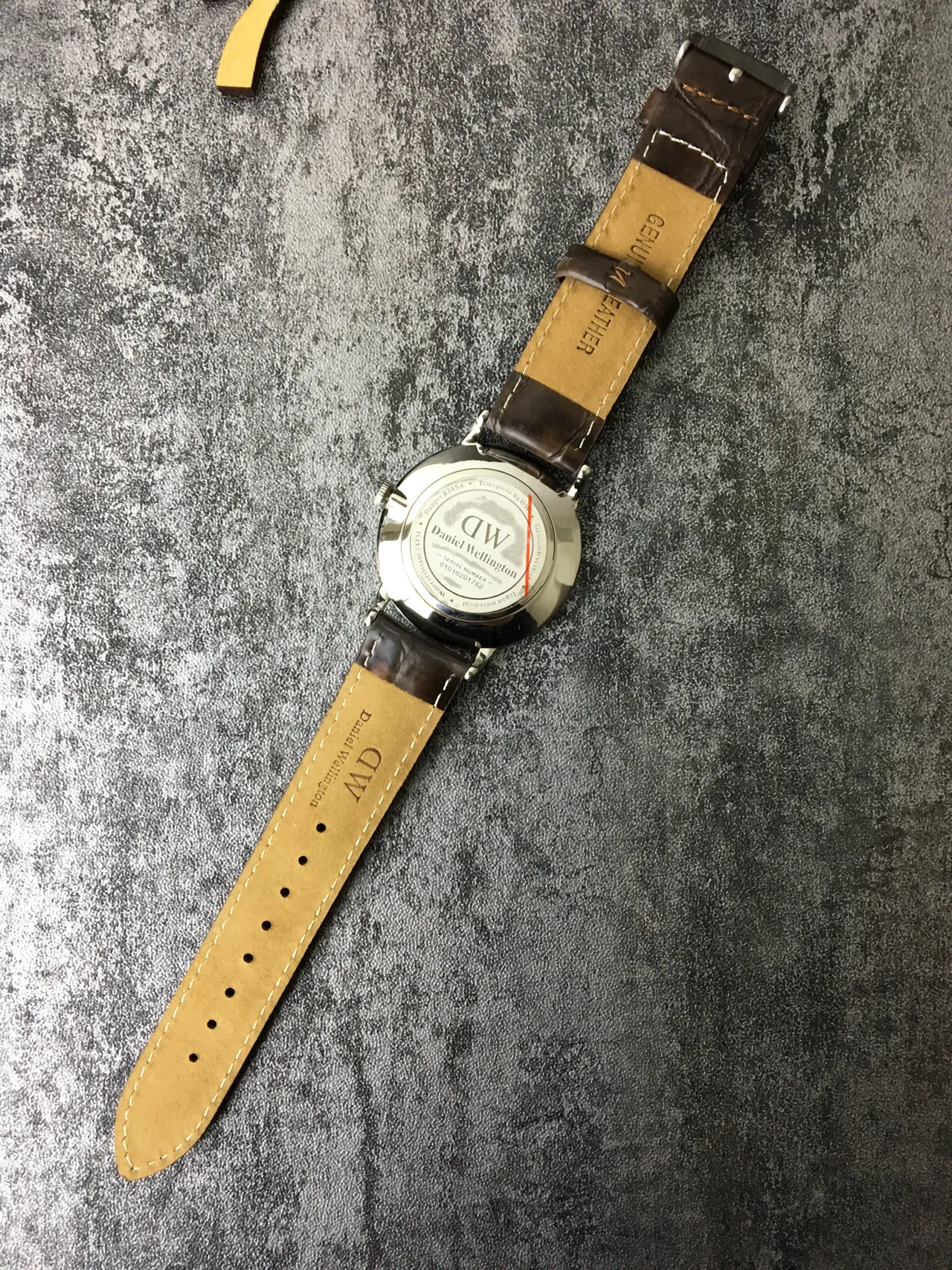 Daniel Wellington Classic सफेद डायल भूरी चमड़े की पट्टी क्वार्ट्ज घड़ी 2