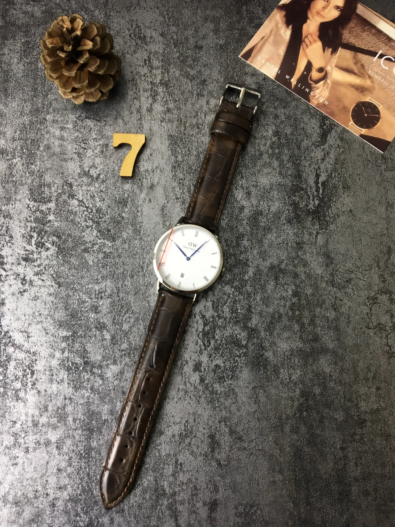 Daniel Wellington Classic सफेद डायल भूरी चमड़े की पट्टी क्वार्ट्ज घड़ी 6