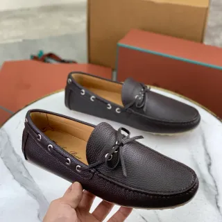গাঢ় বাদামী কনক্রিট চামড়া বাঁধা লোফার