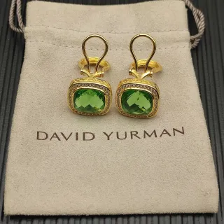 David Yurman أقراط ذهبي اللون أحجار خضراء وسادة بلينكس هالو