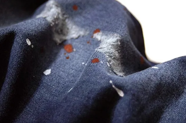 Distressed Paint-Splatter Slim-Fit Blue Jeans 7