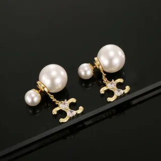 Pendientes colgantes con perlas dobles y cristales en tono dorado con motivo C