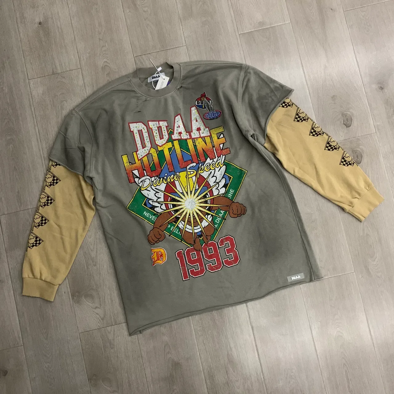 DUAA Gray Yellow Layered-Sleeve Construction Graphic-Print Front T-Shirt 2