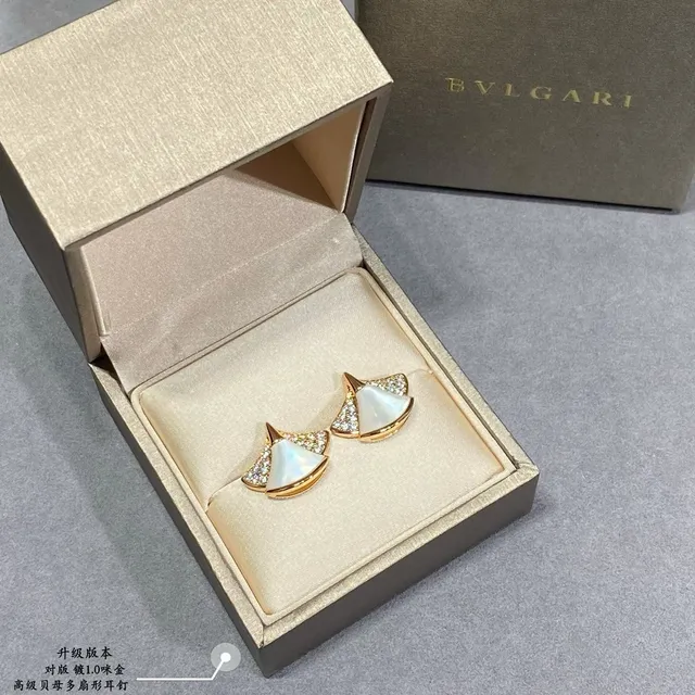 Aretes de Madreperla en Forma de Abanico y Piedras Pavé 6