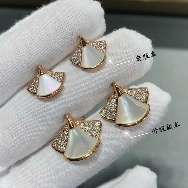 Aretes de Madreperla en Forma de Abanico y Piedras Pavé 8