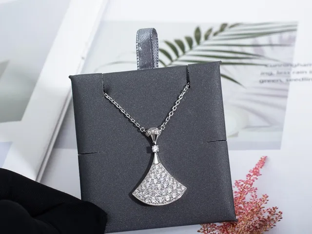 Fan-Shaped Pavé Diamond Pendant Necklace 5