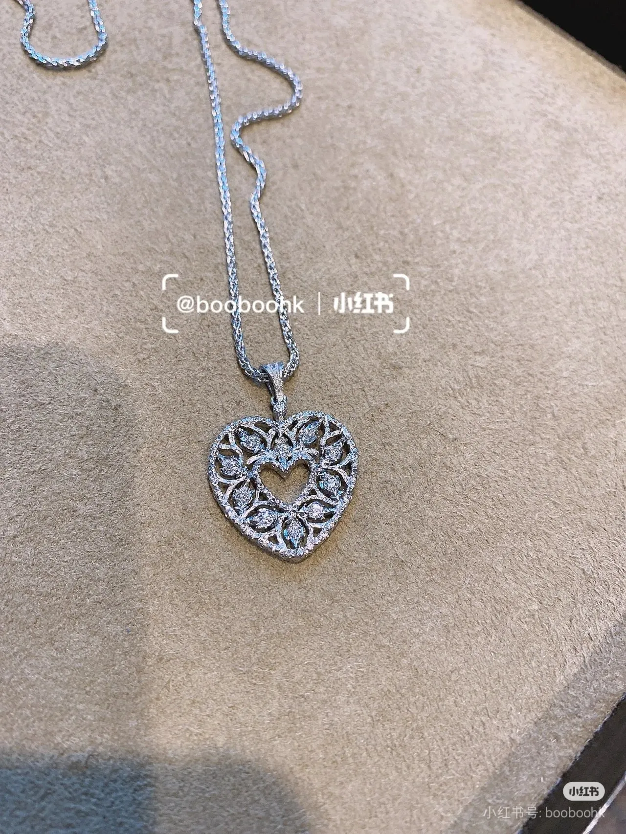 Colliers pendentifs coeur en filigrane doré et argenté 2