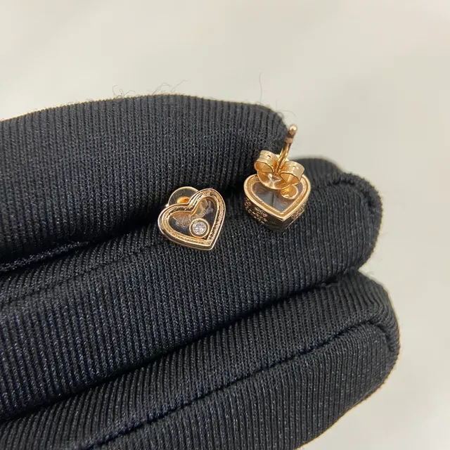 Brincos Stud duplo coração Pavé Crystal tom dourado e prata 4