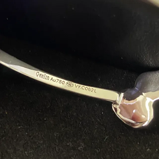 Braceletes abertos de tom dourado e prateado com motivo de coração pavé 2