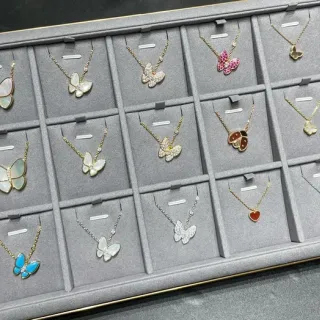 সোনা বহুরঙী প্রজাপতি প্রতীক Pavé-Set পাথর মালা