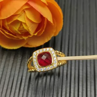 金色绳索扭结戒指 红色宝石 光环 Cushion Cut