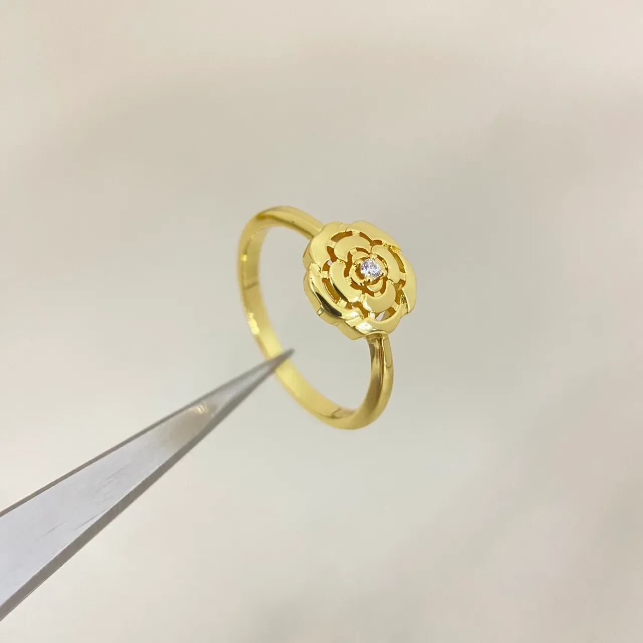 Gold Silver Floral Openwork Central Stone Ring 4