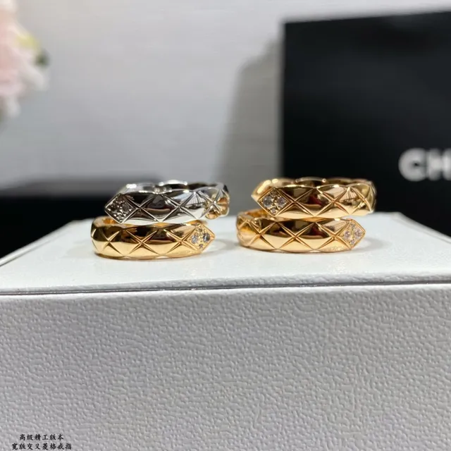 Gold Silver Quilted Geometric Motif Interlocking Band Design Ring 8