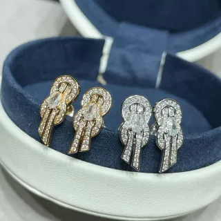 সোনালি ও রূপালি টোনের নট মোটিফ পাভে স্টাড কানের দুল