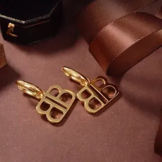 Colliers avec charms et pendentifs de motif double-B en or