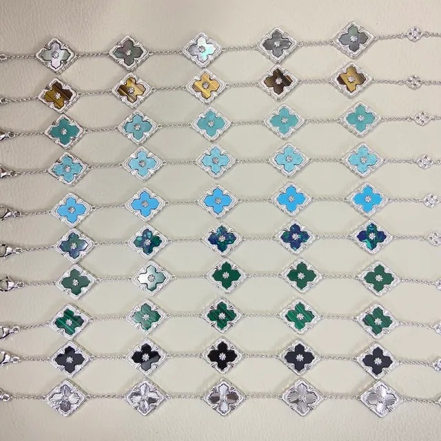 Pulsera de tono dorado con esmalte floral quatrefoil pavé 3